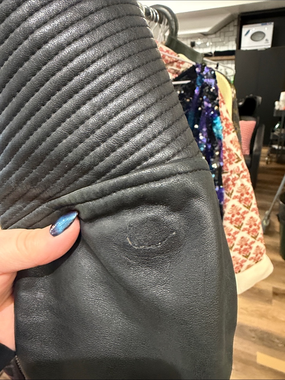 Leather jacket sleeve - Picture 2 of 7